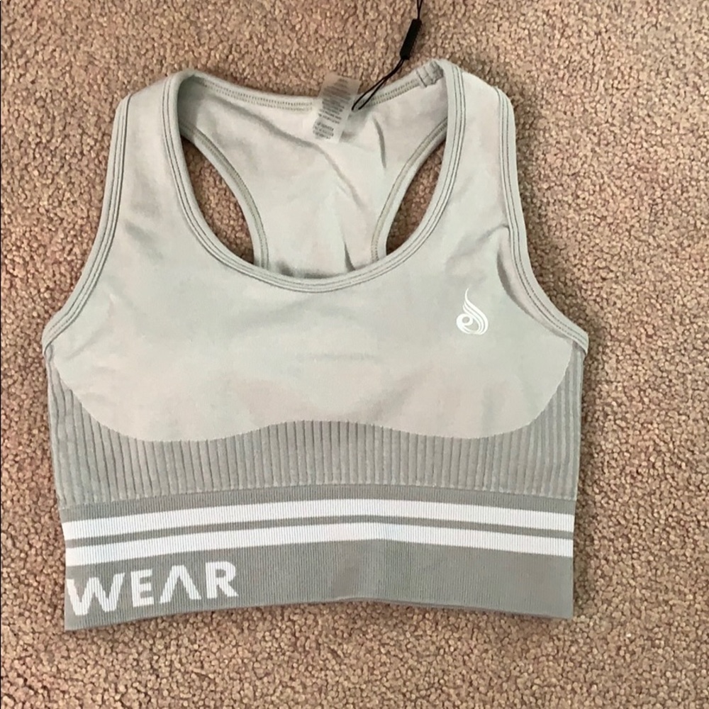 Seamless sports bra
